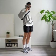 Grey Shorts Outfit Men, Athleisure Outfits Men, Grey Shorts Outfit, Fall Italy Outfits, Italy Outfits Men, Asian Men Fashion, Athleisure Men, Mens Shorts Outfits, Gym Outfit Men