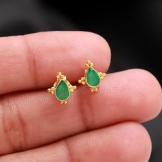 Natural Green Emerald Pear Earrings, Solid 14k Gold Stud Earrings, Gold Earrings, Emerald Stud Earrings, Handmade Gold Earrings, Wedding Stud Earring Partywear Gold Stud Earrings, Gift For Mom Stud Earring, Gift For Christmas Stud Earrings,  SKU-   PJEREM-01 Type - Earrings Gross Weight:   1.50 gram Stone Weight:-  1 Carats Gemstone -  Natural Green Emerald Pear Gemstone Earring Size:-   8x15 mm Stud Earring length-  14mm Stud Earring Weight-   9 mm Stone Size:  4x6 MM  Stone Shape -   Pear Post 1 Gram Gold Earrings, Emerald Stud Earrings, Wedding Earrings Studs, Pear Earrings, Wedding Studs, Emerald Earrings Studs, Stud Earrings Gold, Potli Bags, Gold Stud Earrings