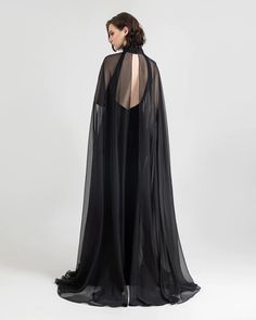 Edition Spring/ Summer 23 – Gemy Maalouf Gown With Cape, Queen Costume, Diy Clothes Design, Unique Prom Dresses, Tent Dress, Black Gown, Cape Dress, Dress 16, Crepe Dress