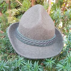 Durable handmade hunting, fisherman - hiking and leisure felt hat - water repellent with inner strap ! Colour: Olive green A real original at a bargain price Available in sizes 54 - 62 Adjustable Wide Brim Felt Hat As Gift, Winter Costume Hat With Short Brim For Country Events, Adjustable Short Brim Felt Hat Gift, Adjustable Brimmed Felt Hat As Gift, Winter Felt Hat For Country Events, Winter Felt Cap For Country Events, Adjustable Green Hat As A Gift, Handmade Felt Hat For Winter, Handmade Felt Hat For Winter Gift