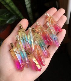 ~ Pretty Aura Quartz Colored Crystal Necklaces ~• These pretties are only $39 each with free shipping and comes with a 16” chain!• A cute and simple style wrap that flows perfectly together🌈• I have 5 of each colors available.(3 wrapped in silver and 2 wrapped in bronze wire of each color)- Tri Color of Pink/Blue/GreenAnd the other color is - Orange/Pink• The size of these beauties are between 1 3/4” - 2 1/2” tall ☺️•• Free gift with every order🌈🌷Thank you for supporting this small business!✨ Pretty Aura, Necklaces Simple, Blue Aura, Wire Wrapped Jewelry Diy, Color Quartz, Orange Crystals, Gemstone Meanings, Quartz Colors, Aura Colors