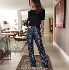 Sparkle Pants Outfit, Rip Twenties, Sequins Pants Outfit, Xmas Party Outfits, Silvia Braz, Sequin Pant, Boyish Style, Fiesta Outfit, Sequin Pants