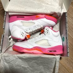 Pinksicle Safety Orange Jordan Retro 5s Size: 5y (Gs) Ds (6.5 W) Never Worn Brand New Please Message Me If You Have Any Questions! #Jordans #Retro5 #Pink #Shoes #Ds Orange Jordan, Jordan 5s, Jordan Shoes For Kids, Fire Shoes, Crocs Outfit, Cute Online Clothing Stores, Pretty Sneakers, Jordan Retro 6, Pretty Shoes Sneakers