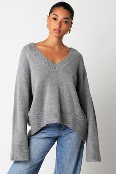 Cute Sweaters for Teenage Girl Cute Oversized Sweater, Cute Oversized Sweaters, Grey Sweater Outfit, Knit Sweater Outfit, Oversized Grey Sweater, Slouchy Sweater, Grey Knit Sweater, Oversized Sweater, Sweaters Oversized