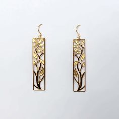 Drawing inspiration from Hawaii's Mango Trees, which are locally referred to as "lāʻau manako," Leighton introduced this design in 2018, incorporating it into the Hawaiian Nature Collection. Material: 18k gold or antique silver plated on brass. Size: 2" x 0.5" Crafted in a left and right to frame the face. Hawaiian Nature, Mango Trees, Mango Tree, Tree Earrings, Nature Collection, Earring Tree, Nose Rings, Gold Dipped, Antique Earrings