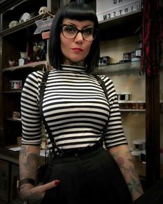 Rockabilly Outfits For Women, Rockabilly Aesthetic, Bangs Glasses, Rockabilly Girls, Bob Bangs, Glasses Outfit, Goth Outfit, Rockabilly Girl, Fashion 90s