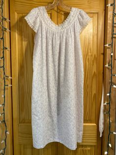 Great condition other than some torn lace (pictured)  Vintage  Size: Bust is 24 inches flat and hips are 28 inches flat  Very nice! Womens Nightgowns, Women's Nightgowns, Pajama Robe, Purple Lace, Nightgowns, Light Purple, Night Gown, White Vintage, Lace Trim