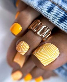 15 Stylish Toe Nail Designs for Fall 2023 Toe Nail Designs For Fall, Fall Toe Nails, Fall Pedicure, Pedicure Designs Toenails, Gel Toe Nails, Toe Nail Color, Summer Toe Nails, Cute Toe Nails, Pedicure Designs