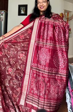 ✨This 8 ply master piece is woven ikkat (bandha) pure silk saree in maroon color..The saree depicts people celebrating festival with dance, Mrudang,trees and other nature inspired motifs in the body. The Anchal is very gorgeous and have various Jhoti (Rangoli) designs that are used in Odisha. Both side of the saree have rudraksh border.  ✨ Comes with fall pico stitched and an unstitched blouse piece. 👉Sambalpuri Sarees of Odisha are known as the finest handloom.  👉The sarees reflect an original style of craft known as Baandha (Ikat) Traditionally. 👉These Baandhas are hand weaved with images of flora or fauna or with geometrical patterns or temple inspired motifs.  💫Adorn elegance in this gorgeous Sambalpuri Ikat pure silk saree from us.  Note- Slight variation in color possible due to Red Tussar Silk Pre-draped Saree With Motifs, Cotton Silk Dupatta For Puja And Navratri, Navratri Handloom Silk Pre-draped Saree, Handloom Silk Pre-draped Saree For Navratri, Raw Silk Saree For Puja And Navratri, Cotton Silk Dupatta For Puja During Navratri, Navratri Silk Handloom Pre-draped Saree, Tussar Silk Saree With Motifs For Navratri, Cotton Silk Saree With Traditional Patterns