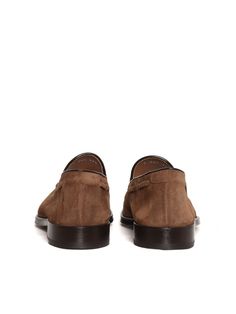 Doucals mens suede loafers with tassel.Composition: 100% CALFSKIN LINING 100% CALFSKIN SOLE 100% LEATHER Mens Suede Loafers, Brown Leather Loafers, Saint Laurent Shoes, Suede Loafers, Handcrafted Leather, Leather Design, Leather Loafers, Luxury Shoes, Loafer Shoes