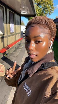 Short Natural Hair Black Women 4c, 4c Hair Buzzcut, Bald 4c Hair, Short Short 4c Hairstyles, Short 4c Hair Dye Ideas, Big Chop Dyed Hair, Short Haircut Black Women Natural 4c, Short Dyed Hair Black Women 4c, Brown Twa Natural Hair