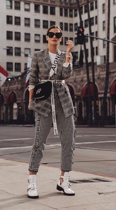 Cut Out Boots, Checkered Suit, Style Désinvolte Chic, Plaid Outfits, Pullover Outfit, Beltane, Street Style Chic, Street Style Inspiration