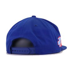 Adjustable hat. Cap is "One Size Fits Most" (OSFM). New Era Cap Golfer snapback hat for the New York Mets in official team colors. The Golfer Snapback is built for two things: durability and comfort. The unstructured crown actually allows the hat to be more durable, affording more flexibility to the adjustable hat. Use of premium cotton keeps the hat lightweight so it’s easy to keep this on for longer periods of time. Sweatband and mesh lining on the inner part of the front keeps sweat from gett Blue Baseball Cap For College During Baseball Season, Throwback Blue Baseball Season Hats, Throwback Snapback Trucker Hat For Sports Events, Throwback Snapback Baseball Cap For College, Sporty Snapback Fitted Hat For Fan Merchandise, Sporty Snapback Fitted Hat For Fans, Blue Flat Bill Snapback Hat For Game Day, Collegiate Snapback Fitted Hat For Fans, Throwback Snapback Fitted Hat For Game Day