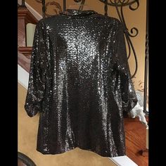 C By One Black And Sequins 3/4 Sleeve Blazer Size Medium Nwt Size Medium Excellent Condition Color: Silver And Black 3/4 Sleeves Front Pockets Lined Lapel 86% Nylon 9% Metallic 5% Spandex 100% Polyester Lining 21” Armpit To Armpit 29” Length Has Some Stretch To It This Blazer Creates Pop To Any Outfit! Stunning Detailed Jacket. Beautiful Silver And Black Shiny Sequins To Give You A Classy Yet Elegant Look. Can Be One To Birthdays, Parties, Dinner Party, A Date Night, Weddings And So Much More. E Chic Silver Blazer For Party, Glamorous Metallic Blazer For Night Out, Metallic Long Sleeve Blazer For Night Out, Silver Blazer For Night Out In Fall, Glamorous Long Sleeve Metallic Blazer, Glamorous Metallic Long Sleeve Blazer, Silver Long Sleeve Blazer For Night Out, Metallic Blazer For Evening In Fall, Metallic Evening Blazer For Fall