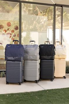 Travel Bags Aesthetic, Suit Cases Travel, Trip Bag, The Minimalists, Best Suitcases, Weekend Bags, Stylish Luggage, Airport Fits