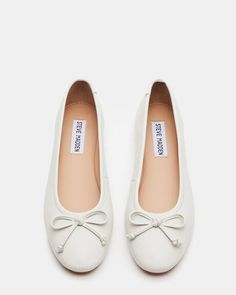 Elevate your shoe collection with the VIXEN ballet flats. With a charming bow detail at the front and a rounded toe, these flats offer a classic and feminine touch to any outfit. These comfortable flats provide both style and durability. Perfect for adding a chic and versatile staple to your wardrobe. .25 inch heel hei Ballet Flats White, White Ballet Flats, White Flat Shoes, Womens Ballet Flats, Comfortable Flats, White Flats, Women's Flats, Leather Ballet Flats, Ballet Flat