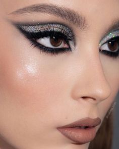 Silver Glitter Makeup, Instagram Add, Winter Makeup, Makeup Eye Looks, Creative Makeup Looks, Glitter Makeup, Editorial Makeup, Makeup Forever, Makeup Goals