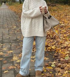 fall, fall inspo, fall outfit, fall outfit inspo, outfit, outfit inspo, school outfit, uggs, cute, cute outfit, aesthetic, aesthetic outfit, pretty, winter, winter inspo, winter outfit, winter outfit inspo, brandy melville, aesthetic fall, aesthetic fall, #fall #inspo #fallinspo #winterinspo #outfit #outfitinspo #aesthetic #birkenstocks #brandymelville Vinter Mode Outfits, Look Legging, Looks Pinterest, Estilo Indie, Cozy Fall Outfits, Looks Country, Skandinavian Fashion, Uggs Outfit, Autumn Fits