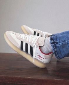 Samba Outfit, Dr Shoes, Shoe Inspo, Aesthetic Shoes, Swag Shoes, Moda Vintage, Sneakers Men Fashion, Dream Shoes, Adidas Samba