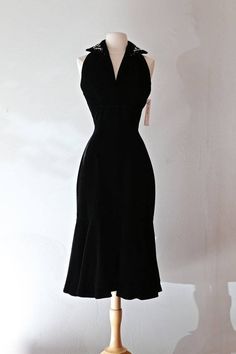 Black 1950s Dress, Halter Dress Vintage, Vintage Halter Dress, Elegant Dresses Classy, Vintage Cocktail, 1950s Dress, 1950s Vintage, Clothing Ideas, Dress Ideas