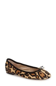 Leopard flats are always a good idea. Leopard Flats, Flats Online, Strap Sandals Women, Large Fashion, Womens Running Shoes, Sam Edelman, Womens Flats, Women's Pumps, Girls Shoes