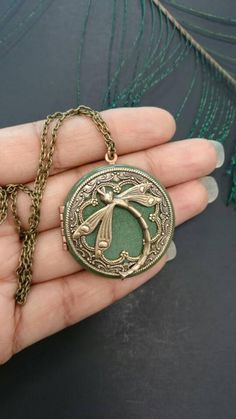 For yourself or someone you love... The focal point of this locket is an gorgeous antique brass Dragonfly. This piece is beautiful detailed and ornately decorated. The Pendant is suspended from an antique brass chain, that compliments the dragonfly perfectly. The word Dragonfly has its source in the myth that Dragonflies were once Dragons. The dragonfly, in almost every part of the world symbolizes change and the kind of change that has its source in mental and emotional maturity and the underst Cute Lockets, Dragonfly Locket, Daughter Wedding Gifts, Locket Necklace Vintage, Pendant Necklace Vintage, Pendant Locket, Vintage Pendant Necklace, Indie Jewelry, Birthday Mom