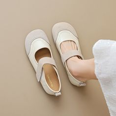 Gender: Women Type: Casual Shoes Main Materials: Microfiber Leather Insole: Microfiber Leather Sole: Rubber Type... Casual Leather Flats, Shoes Korean, Velcro Tape, Women's Flat Shoes, Flats Boat, Fall Shoes, Retro Stil, Spring Shoes, Winter Shoes