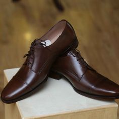 Leather Designer Formal Shoes For Men | Leather Shoes for Men Brown Formal Shoes, Knitted Shoes, Formal Attire For Men, Customized Shoes, Gentleman's Wardrobe, Custom Made Suits, Brown Dress Shoes, Man Shoes, Suiting Fabric