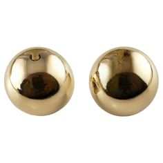 These elegant button earrings are crafted in meticulously detailed 14K yellow gold. Push back closures. Size: 18 mm Weight: 4.3 gr./ 2.7 dwt. Stamped: 585 14K Very good condition, professionally polished. Will come packaged in a gift box or pouch (when possible) and will be shipped U.S. Priority Mail Insured. DV050823/17KCS Button Earrings, Gold Buttons, Priority Mail, Gift Box, Jewelry Earrings, Pouch, Yellow Gold, Drop Earrings, Yellow