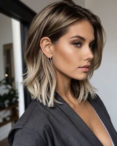 Cheryl Cole Short Hair, Long Brunette Bob With Highlights, Cute Hair Colors For Brunettes Short, Hair Color Ideas Bob Haircut, Women Short Hair Color Ideas, Blonde Hair Going Brown, Platinum Brown Balayage, Light Brown Hair Color Short Hair, Platinum Blonde Highlights Medium Length