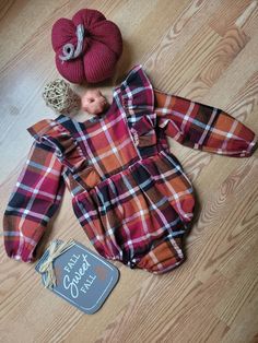 Flannel plaid ruffled romper  *Snaps in crotch for easy diaper changes.  *Long sleeved *Soft flannel fabric *Available in size 3 mo-4T Please message me with any questions;) Fall Long Sleeve Bubble Romper For Playtime, Holiday Photo Shoot Outfits, Christmas Tutu Outfit, Holiday Romper, Plaid Romper, Baby Bubble Romper, Boy Monogram, Combi Short, Kids Christmas Outfits