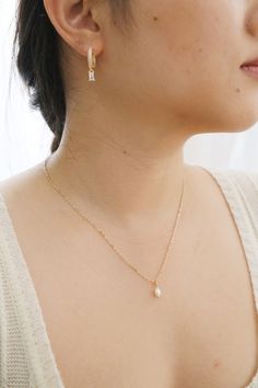 14k gold-filled dainty freshwater pearl necklace - Etsy #pearlnecklace #daintyjewelry #daintynecklace #daintypearlnecklace #necklace #necklaceoftheday #necklaceshop #necklaceoutfit #goldjewellery #goldjewelry #dainty #elegantnecklace #pearl #pearljewellery #pearljewelry #jewelryaddict #jewelrylover #jewelryforwomen #etsyshop #etsyjewelry #handmadejewelry #handmadenecklace #freshwaterpearlnecklace #aestheticnecklace #simplenecklace #goldfillednecklace #necklaceforwomen #necklaceforgirls #giftforh Classic Yellow Gold Bridal Necklace Gift, Teardrop Pearl Chain Jewelry Gift, Everyday Drop Pearl Chain Jewelry, Delicate 14k Gold Teardrop Pendant Jewelry, Delicate Teardrop Pearl Pendant Jewelry, 14k Gold Teardrop Pearl Pendant, Delicate Briolette Pearl Pendant Jewelry, Pearl Chain Teardrop Pendant Jewelry Gift, Dainty Pearl Chain Jewelry With Teardrop Pendant