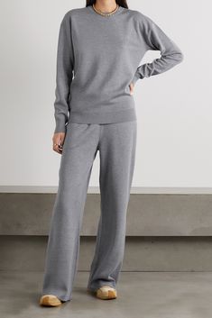 When it comes to loungewear, it doesn't get much more comfortable than Olivia von Halle's 'Carmel' set. It's knitted from a luxurious blend of cashmere and silk, which is soft to the touch and has a natural luster. The crewneck sweatshirt has a relaxed fit, while the pants have a comfortable elasticated waist. Knit Loungewear Set, Designer Loungewear, Designer Pajamas, Designer Tracksuits, Olivia Von Halle, Cashmere Pants, Pyjama Sets, Designer Hoodies, Causual Outfits