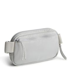 The Woodward Small Belt Bag is the perfect blend of style and functionality for those who prefer a hands-free approach to carrying their essentials. Compact yet versatile, this sleek accessory offers convenient storage for your must-have items while adding a fashionable touch to any outfit. Whether you're out for a walk, exploring a new city or dancing the night away, our belt bag keeps your essentials close at hand and your style on point. Vera Bradley Woodward Small Belt Bag in Gray Belt Bag Women, Small Belt Bag, Small Belt, Backpack Lunch Bag, Duffel Bag Backpack, Grey Bag, Leather Belt Bag, Belt Purse, Functional Accessories