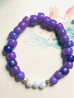 Stretchy handmade beaded bracelet with purple pony beads going all around 3 white pearls in the center. Maple Grove, Purple Pearl, Bracelet Ideas, Bracelets Handmade Beaded, Pony Beads, Bracelet Handmade, Pearl Bracelet, Handmade Bracelets, Pearl White