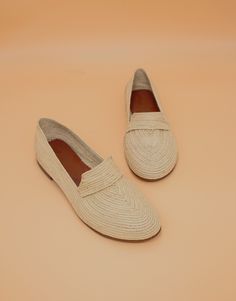 Discover the ultimate in summer comfort with our handmade natural raffia men's loafers. These lightweight and breathable slip-on shoes are crafted from eco-friendly natural fibers, perfect for any casual occasion. 🌿 Natural Raffia Material: Made from sustainable raffia, these loafers are stylish and environmentally friendly. 🌞 Breathable Design: The woven construction ensures your feet stay cool and comfortable during hot summer days. 👞 Versatile Style: Perfect for beach trips, casual outings Comfortable Summer Slip-on Loafers, Summer Beach Slip-on Loafers, Summer Natural Color Slip-ons, Comfortable Beige Closed Toe Loafers, Comfortable Flat Moccasins For Summer, Casual Summer Moccasins With Rubber Sole, Casual Summer Beach Loafers, Beige Round Toe Moccasins For Summer, Casual Slip-on Loafers For Beach