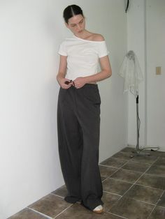 This is a casual and minimal pants by NONMUTE that is made out of high quality and sturdy material. With distinctive mood of the design and comfortable wear, you can style it for your casual daily outfit.- Adjsutable string on the waistband- Relaxed wide fit and elastic fabric- Casual and comfortable mood Casual Wide Leg Pants With Minimal Stretch, Minimal Pants, Classic Mood, Elastic Fabric, Wide Pants, Daily Outfits, 2 Colours, Unique Style, Comfort Fit