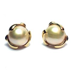 Mabe Pearl Earrings Pearl Skull, Month Gemstones, Antique Gold Earrings, Vintage Gold Earrings, White Gold Diamond Earrings, Pearl Jewels, Mabe Pearl, Stud Jewelry, Earrings Inspiration