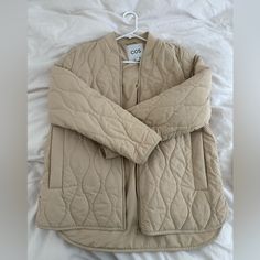 Tan Quilted Puffer With A Zipper Quilted Jacket Pattern Free, Quilted Liner Jacket, Quilted Jacket Pattern, Liner Jacket, Minimal Wardrobe, Jacket Pattern, Pattern Free, Quilted Jacket, Gray Jacket