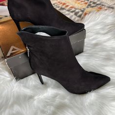 Feel Free To Make Me An Offer! Sper Stylish And Sexy! Fall Heeled Boots For Night Out With 4-inch Heel, Pointed Toe Heels For Night Out In Fall, Pointed Toe Heels For Night Out, Fall Season, Pointed Toe Heels For Fall Night Out, Fall Pointed Toe Heels For Night Out, Chic Winter Booties For Night Out, Fall 4-inch Heeled Boots For Night Out, Trendy Fitted Booties For Night Out, Chic Fitted Booties For Night Out