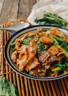 Koreansk Mat, Thai Rice Noodles, Pad See Ew, Thai Rice, Plats Healthy, Drunken Noodles, Idee Pasto, Thai Street Food