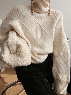 Turtleneck vintage look sweater Women's oversized turtleneck sweater Korean style sweater  Super adorable and cute  One size fits all  Would fits size S to M Korean Style Sweater, Cute Jumpers, Chunky Turtleneck Sweater, Turtleneck Outfit, Beige Pullover, Pull Beige, Oversized Turtleneck Sweater, Oversized Turtleneck, Sweater Women's