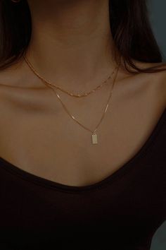 Dainty Rectangular Necklaces With Delicate Chain, Delicate Necklace With Rectangular Pendant, Delicate Rectangular Chain Jewelry, Delicate Rectangular Jewelry With Delicate Chain, Minimalist Rectangular Clavicle Chain Necklace, Elegant Rectangular Necklace With Delicate Chain, Elegant Square Everyday Necklace, Necklace Looks, Bridal Necklace Designs