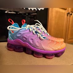 Elevate Your Shoe Game With These Nike Air Vapormax Plus Sneakers. With A Low Top Style And Colorful Gradient Design, These Shoes Are Perfect For Any Athletic Occasion. They Come In Size 6.5 And Are Part Of The Popular Nike Air Vapormax Product Line. These Sneakers Feature A Unique Style Code (Fd0823-500) And Are Perfect For Women Who Want To Make A Bold Fashion Statement. Whether You're Hitting The Gym Or Just Running Errands, These Nike Air Vapormax Plus Low Multi-Color Gradient W Shoes Will K Nike Airmax 97, W Shoes, Nike Casual, Nike Air Vapormax Plus, Air Vapormax Plus, Colorful Gradient, Nike Pegasus, Nike Metcon, Gradient Design