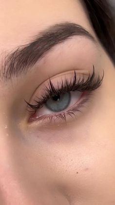 Natural Fox Lashes, Cute Fake Lashes, Cat Wispy Lashes, Fox Lashes Extensions, Lashes Ideas Natural, Fox Wispy Lashes, Lashes Inspo Wispy, Lashes Extensions Fox Eye, Eyelashes 1:1