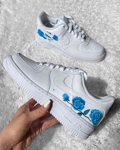 Custom blue roses Nike Air Force 1 Sneakers 👟Design: Hand-painted Custom blue roses with lots of details. 🎨Fully Customizable: Use the personalization box to request any design or theme you desire. 📍Default Option: No personalization request means you receive the showcased blue roses design. Expert Craftsmanship: Over four years of experience in custom sneaker artistry. Open Communication: Message for details on Etsy or Instagram (@all.by.alex) 🕣Creation Time: 2 weeks for a meticulously craf Roses Nike, Nike Af1 Custom, Personalized Sneakers, Custom Nike Air Force 1, Sneakers Design, Custom Nike Air Force, Air Force 1 Sneakers, Pretty Sneakers, Roses Design