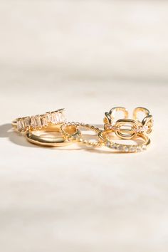 The 5 pack Link Twist Rings set offers versatile style with five distinct rings that you can mix and match. Each ring features a unique design, allowing you to create endless combinations for a personalized touch. Simple Gold Band, Link Ring, Wedding Branding, Camera Icon, Nail Ring, Linking Rings, Twist Ring, Jewelry Rings Diamond, Gold Band Ring