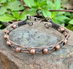 wire wrapped and Braided Copper and Copper Bead Bracelet Wire Braided Bracelet, Jewellery Techniques, Handmade Copper Bracelet, Anklets Diy, Wire Jewerly, Wire Creations, Twist Jewelry, Architectural Jewelry, Copper Bracelets