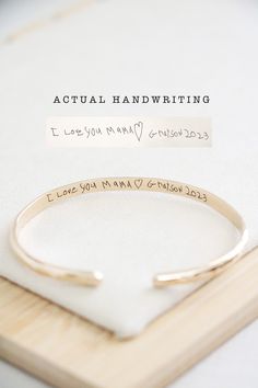 Etched Jewelry Ideas, Personalized Gold Bracelets, Thoughtful Thank You Gifts, Engraving Bracelet, Mother Of The Bride Gifts, Handwriting Bracelet, Engraved Handwriting, Gold Chic, Mommy Jewelry