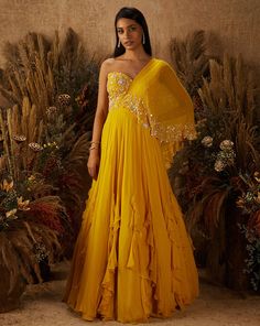 Shloka Khialani, Flowy Silhouettes, Asymmetrical Cape, Haldi Decor, Haldi Outfits, Sangeet Outfit, Haldi Outfit, Yellow Gown, Floral Work